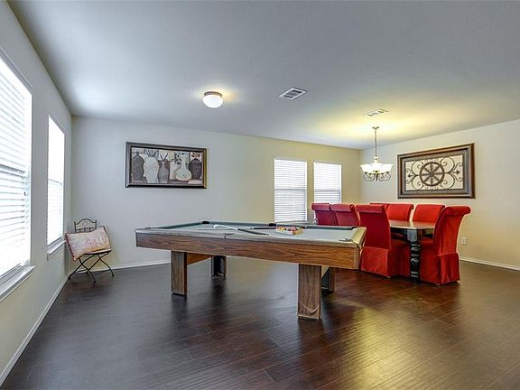 3rd image of 487 Eisenhower Ln