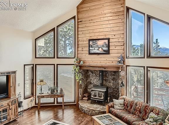 5th image of 25 Aspen Dr