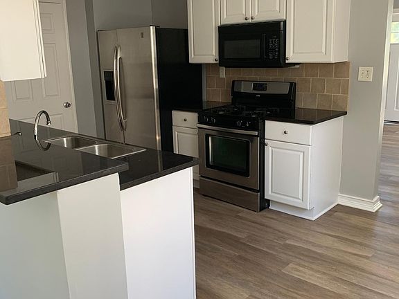 5th image of 133 Mossman Ave