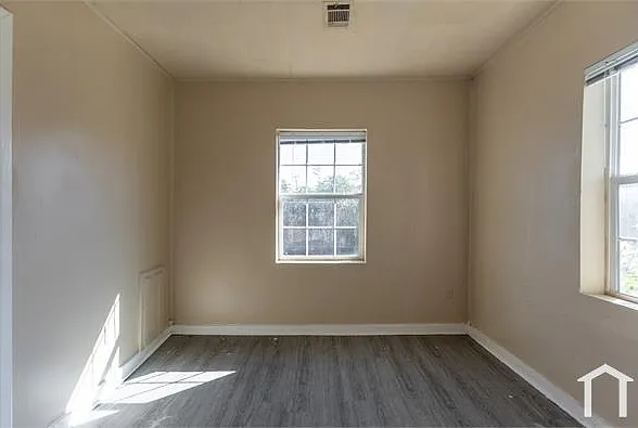 912 SW 35th St — Photo 9