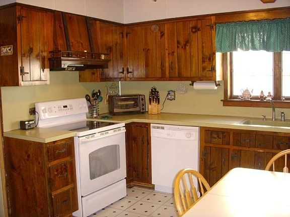 kitchen w/yard access