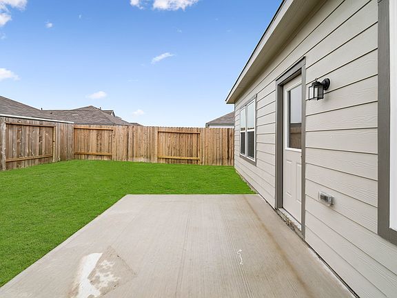 3rd image of 327 Crayfish Dr