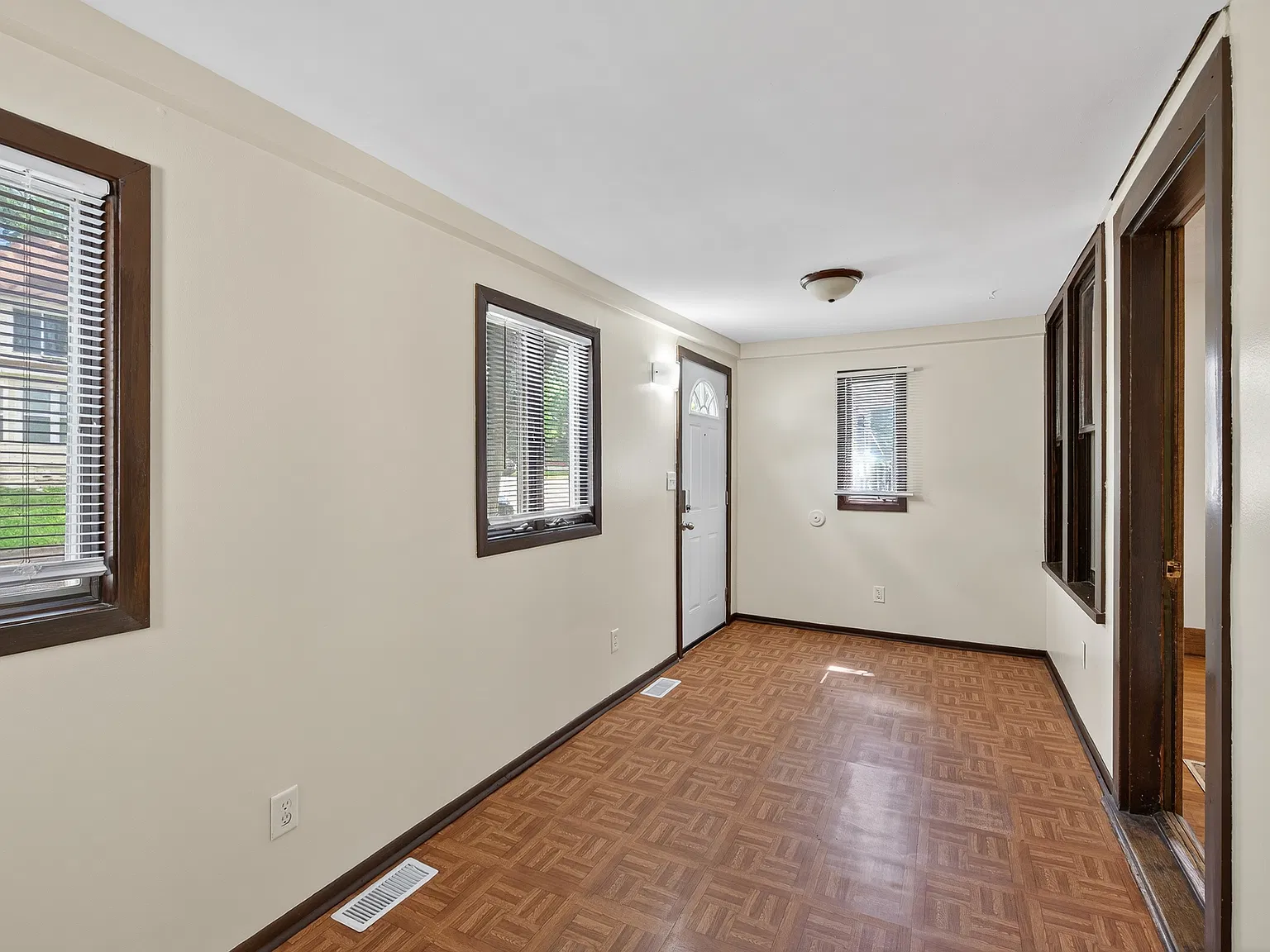 4 bed, 1512 sqft, $2,295 — Photo 2
