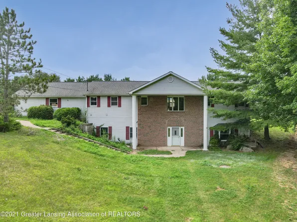 10600 Woodbrook Dr, Cement City, MI 49233