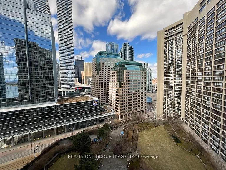 65 Harbour Sq S #2007 — Photo 12