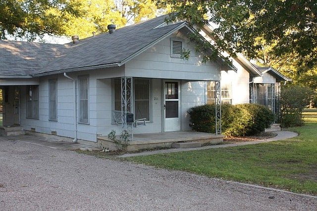 1st image of 211 N Avenue M