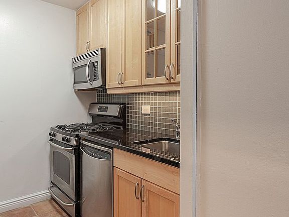5th image of 201 E 87th St APT 22F