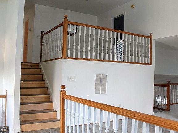 4th image of 2053 Oakleaf Ln