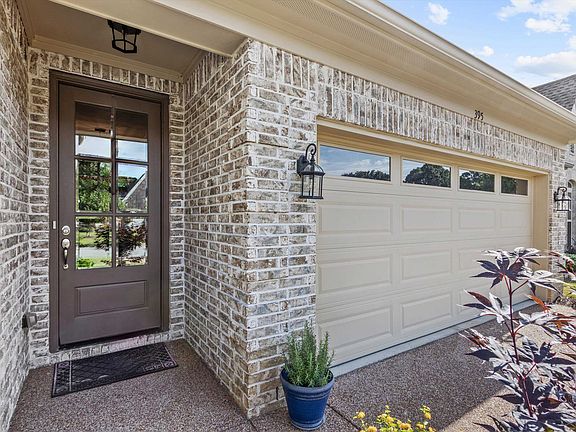 3rd image of 395 Saint Andrews Dr