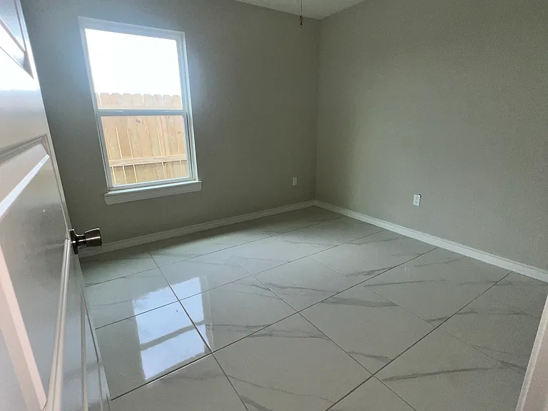 685 Seminole Ln #AB — Photo 9