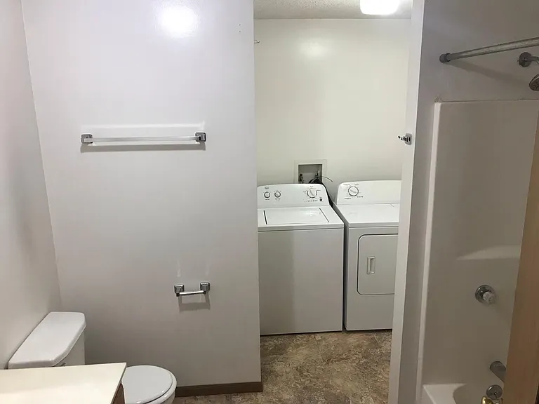 208 Truman St — Photo 8
