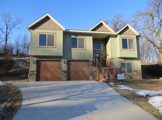 3909 Forest View Ct NE, Cedar Rapids, IA 52411