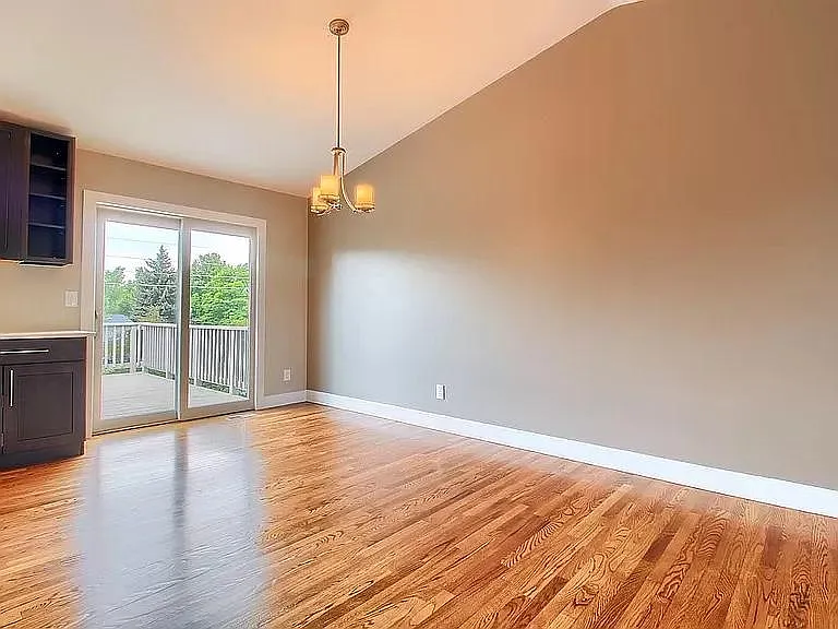 559 London Ave — Photo 18