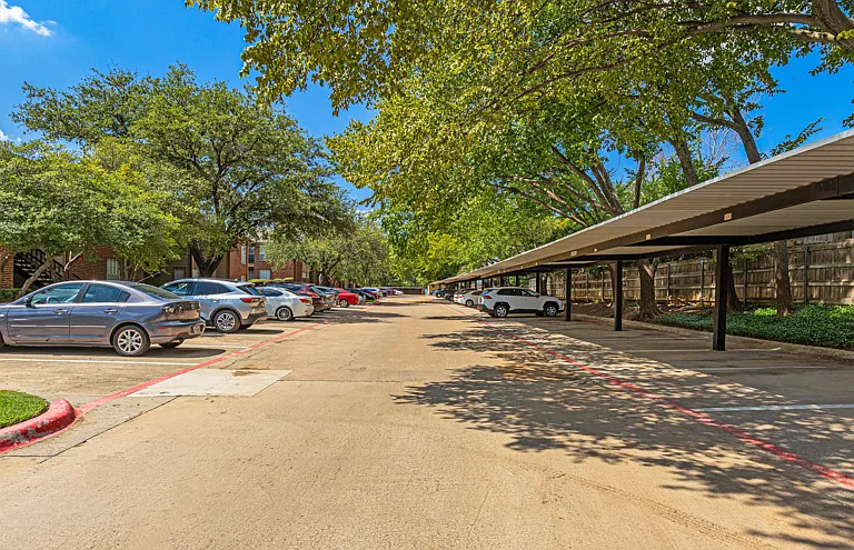 Parc Plaza Apartments — Photo 15