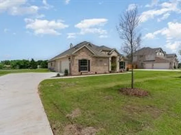 160 Crystal Lake Ln, Red Oak, TX 75154