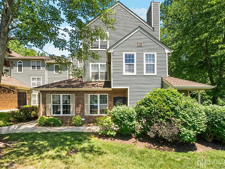 6111 Cedar Ct — Photo 2