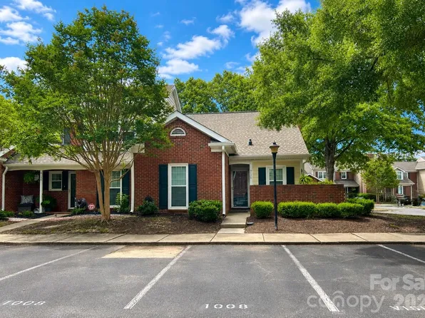9126 N Vicksburg Park Ct, Charlotte, NC 28210