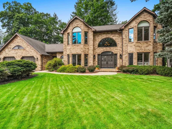 120 Garden Gate Ct, Green Bay, WI 54313