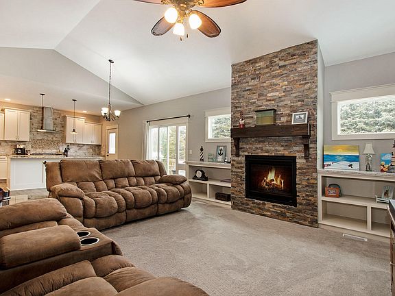 3rd image of 3155 Park North Dr