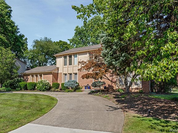 2nd image of 28824 Appleblossom Ln