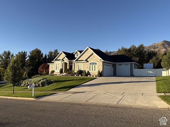 3rd image of 535 N Pheasant Hollow Ln