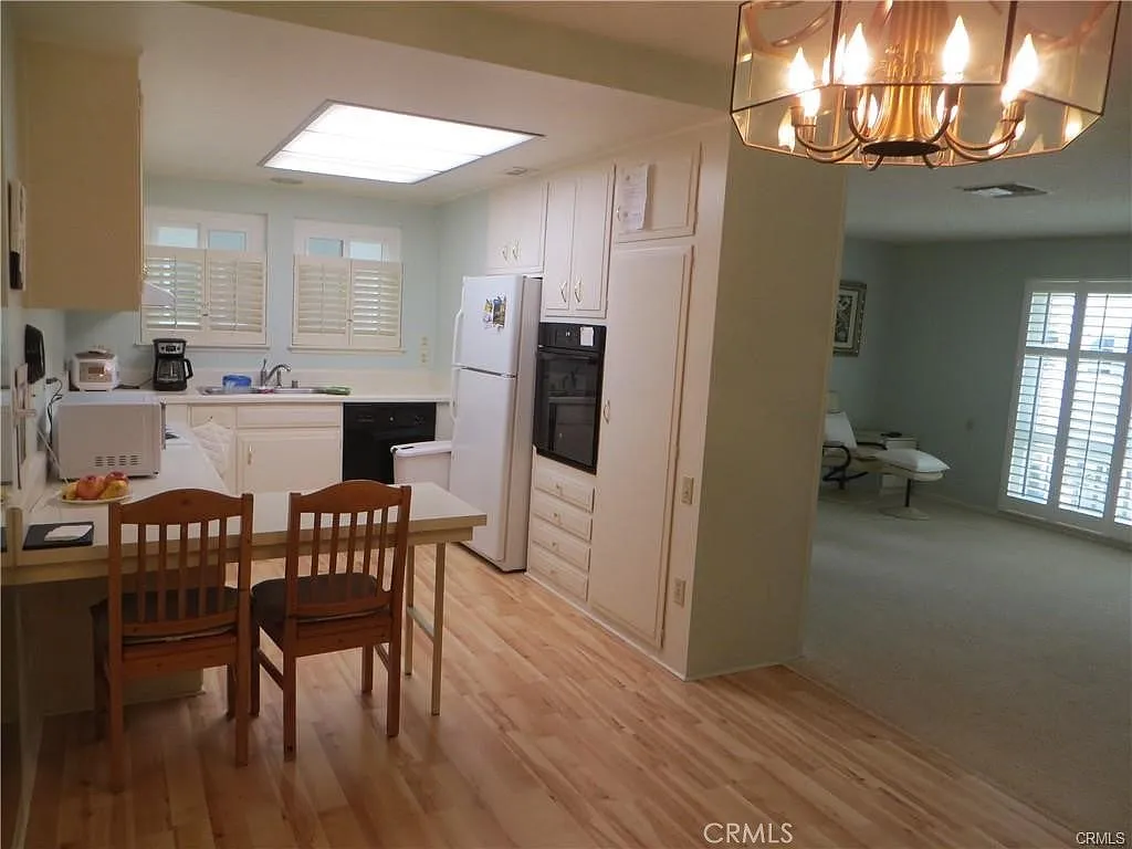 2 bed, 1010 sqft, $3,000 — Photo 4