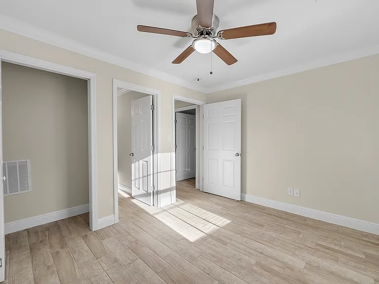 Robertsdale Village Apartments — Photo 37