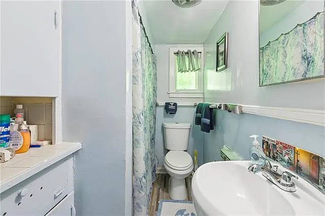 2127 Simon Bolivar Ave — Photo 7
