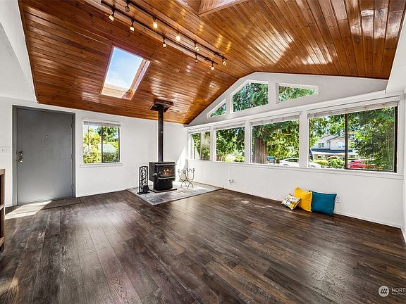 3rd image of 5204 Rainier Drive E
