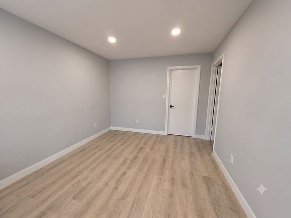 5th image of 1681 Latham St #3