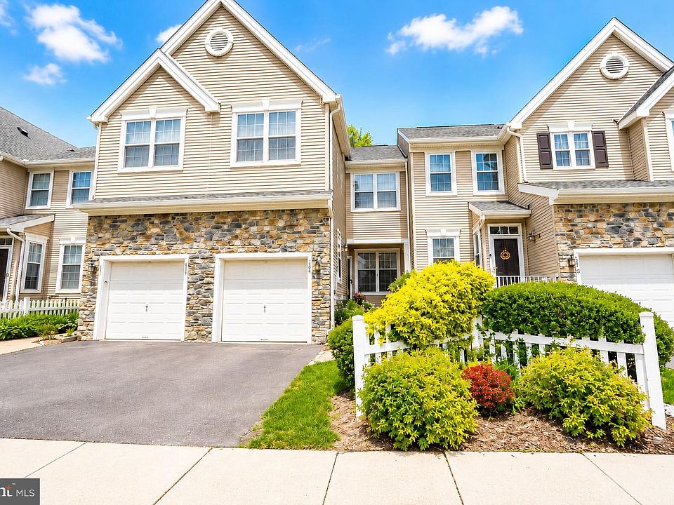 1st image of 704 Dahlia Cir