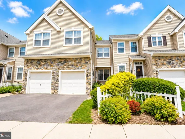 704 Dahlia Cir, Dayton, NJ 08810