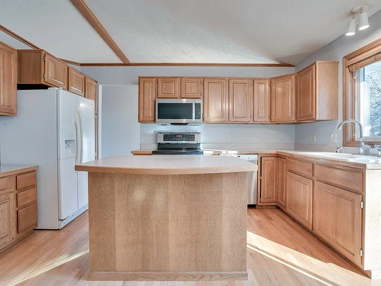 14813 Interlachen Ln — Photo 11