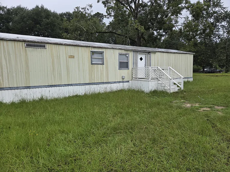 403 Railroad Ave N — Photo 1