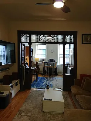 Rented by R New York | media 12