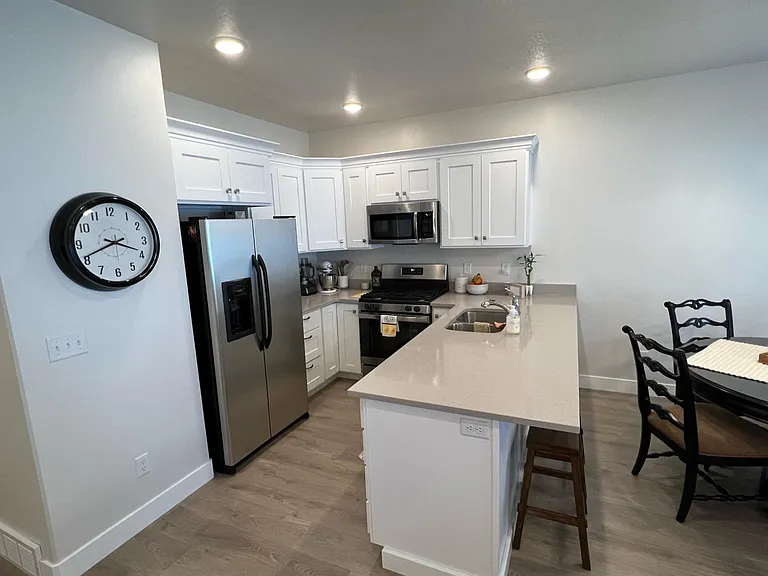 2374 W Howard St — Photo 5