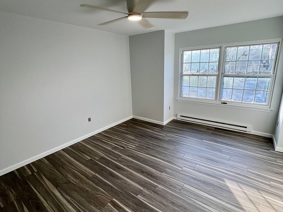 1st image of 52 Mallard Ct #1