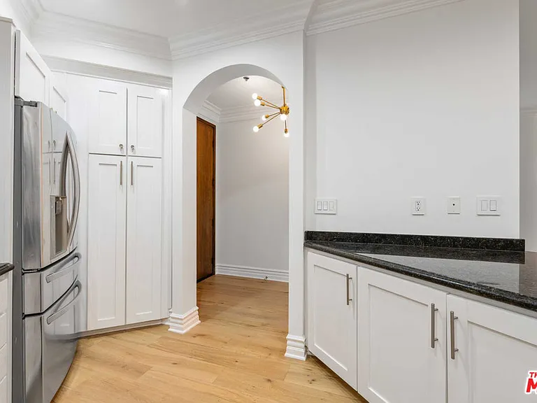 850 N Croft Ave #303 — Photo 10