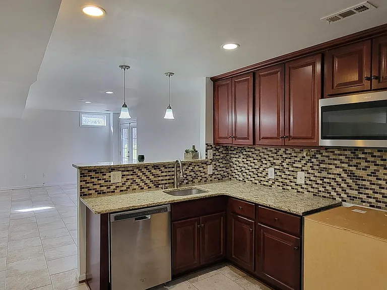 17680 Avenel Ln #BASEMENT — Photo 9