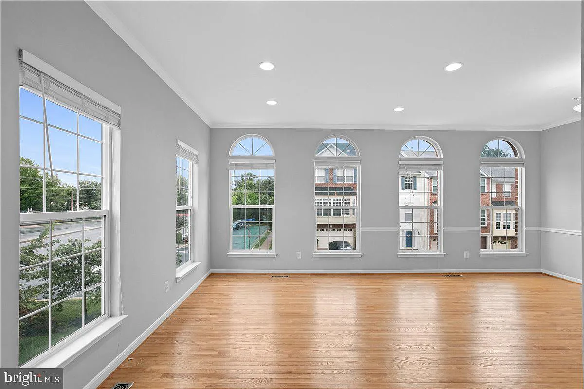 3 bed, 3.5 bath, 2090 sqft, $3,600 — Photo 4