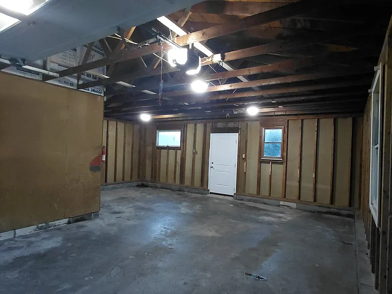 111 Randall Ave — Photo 22