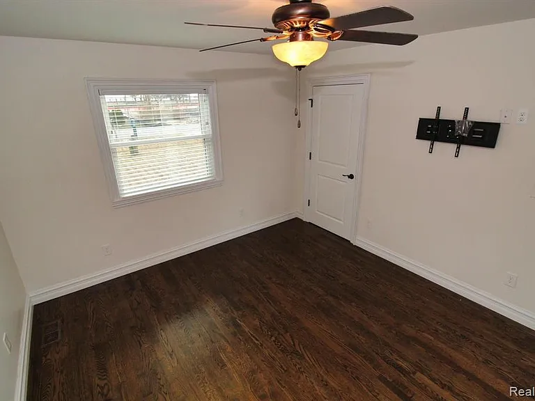 37752 Huron Pointe Dr — Photo 15