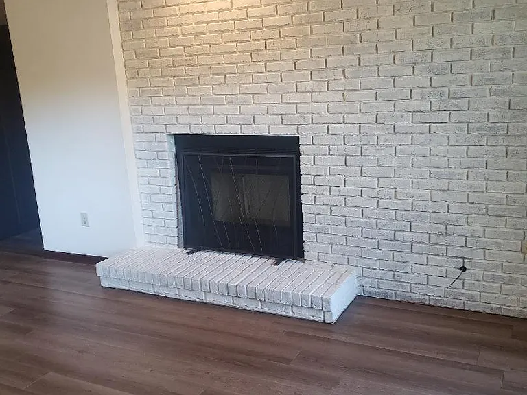 421 E Airport Blvd #4 — Photo 4
