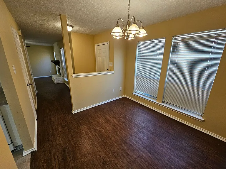 1400 Darr St #B — Photo 6