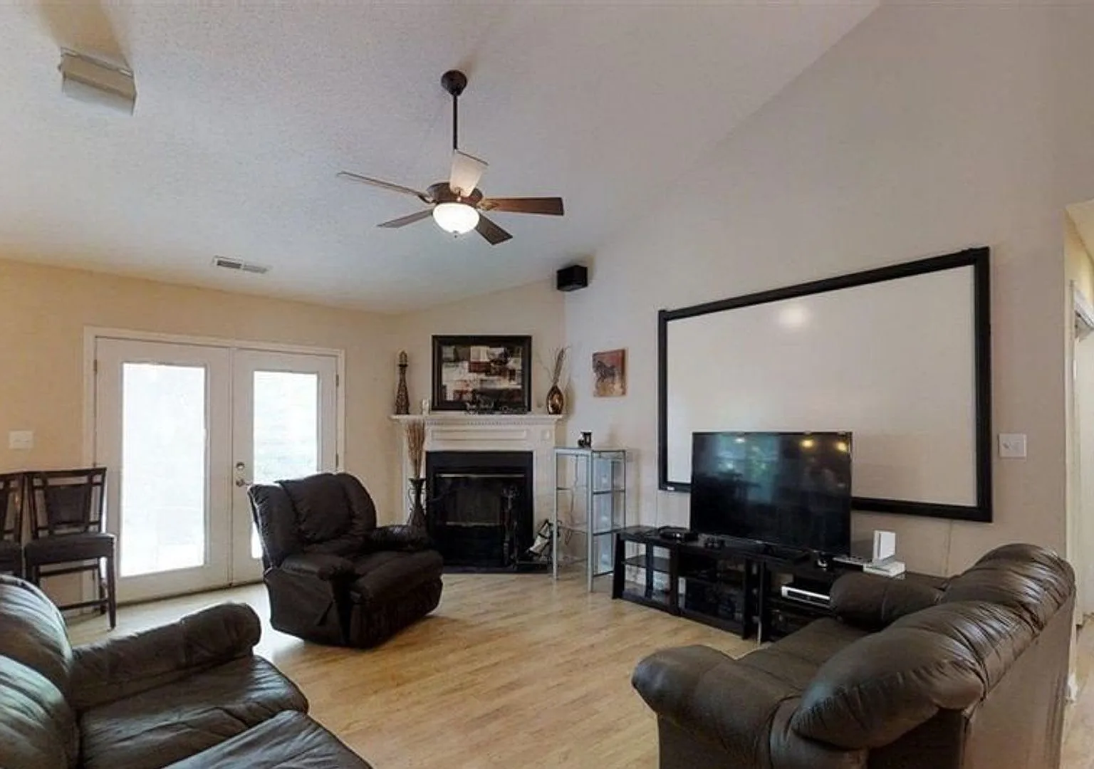 Fantastic 3 bedroom home in Durham! — Photo 2