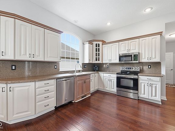5th image of 209 S Buckingham Rd