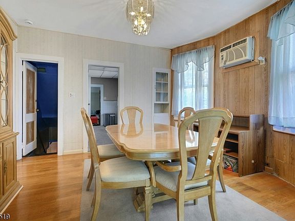 5th image of 725 Prospect St