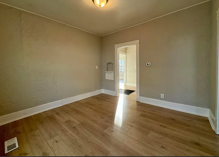 1532 Bay Ave SW — Photo 11