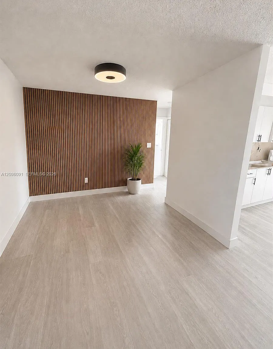 Lawrence Estate East Addn — Photo 4