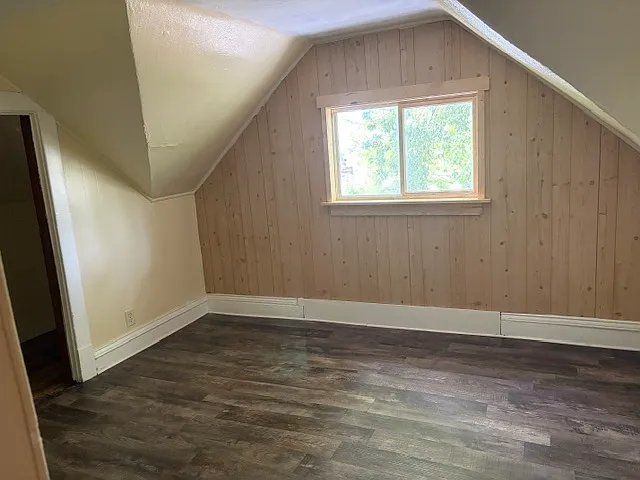 414 Randall St — Photo 6